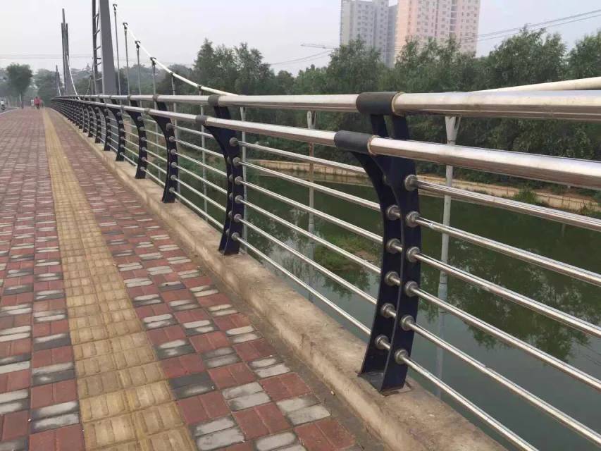 交通護(hù)欄，交通護(hù)欄廠家